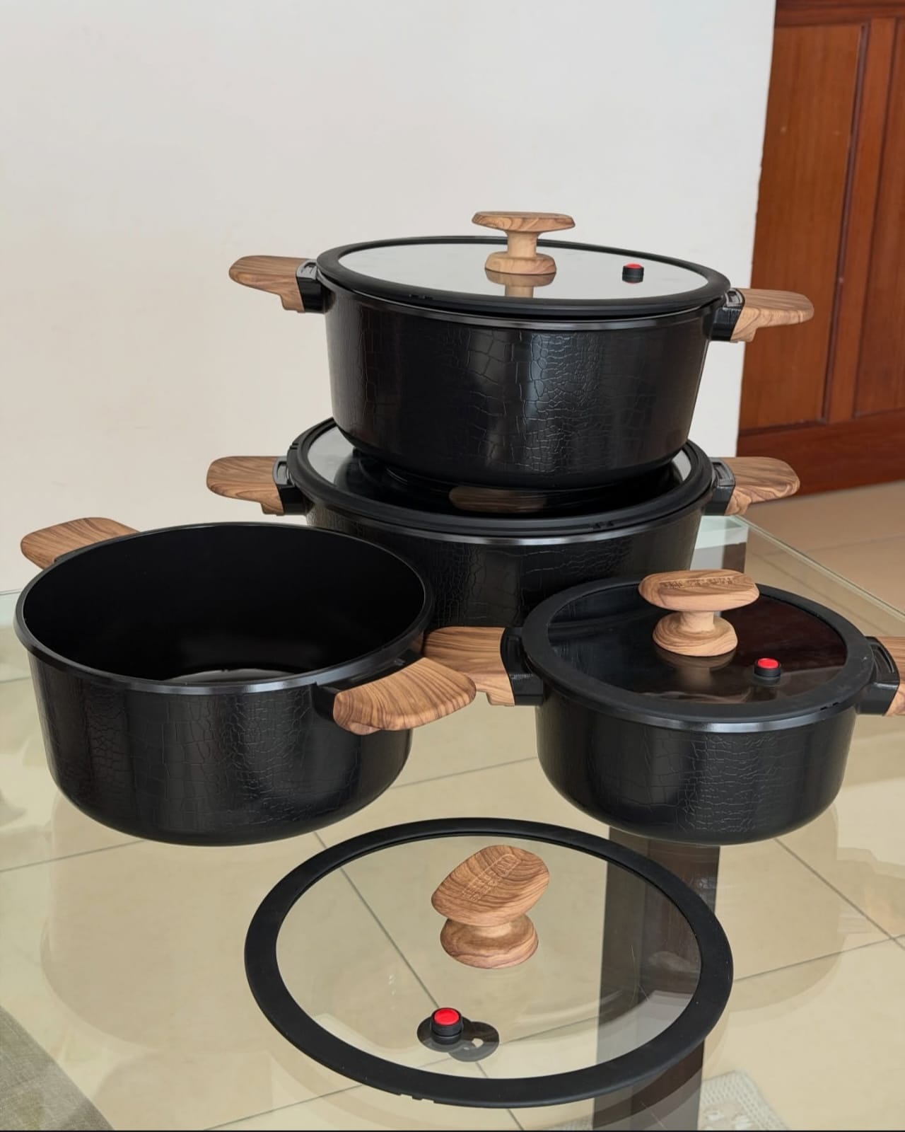 MGC Crocodile Series 8 Piece Ceramic Cookware Set – Die Cast Aluminium with Non Stick Coating Induction Base