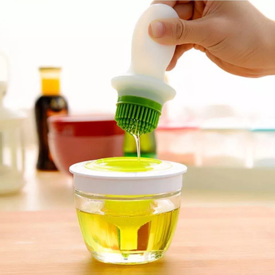 Silicone brush and oil glass jar