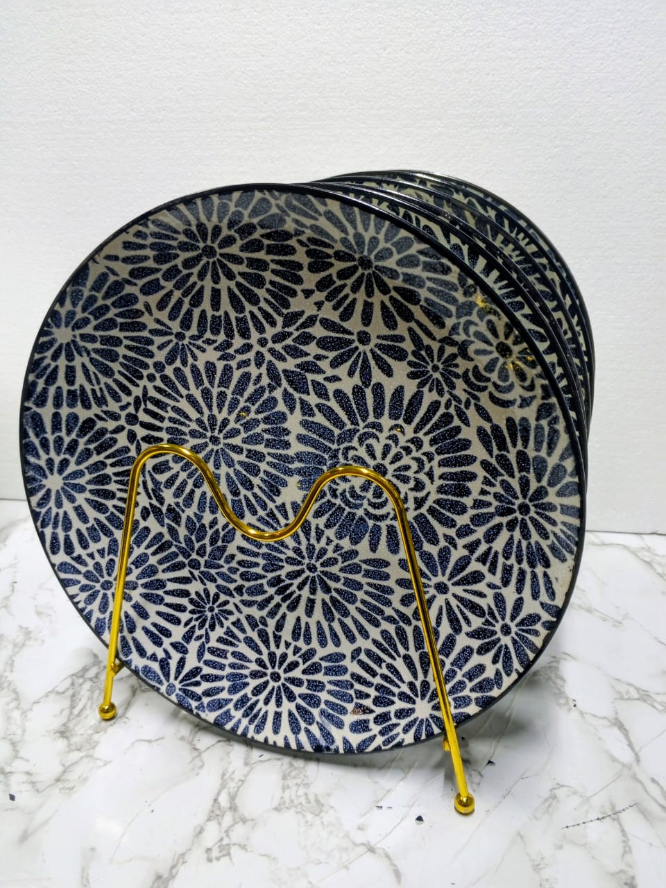 A set of 6 plates