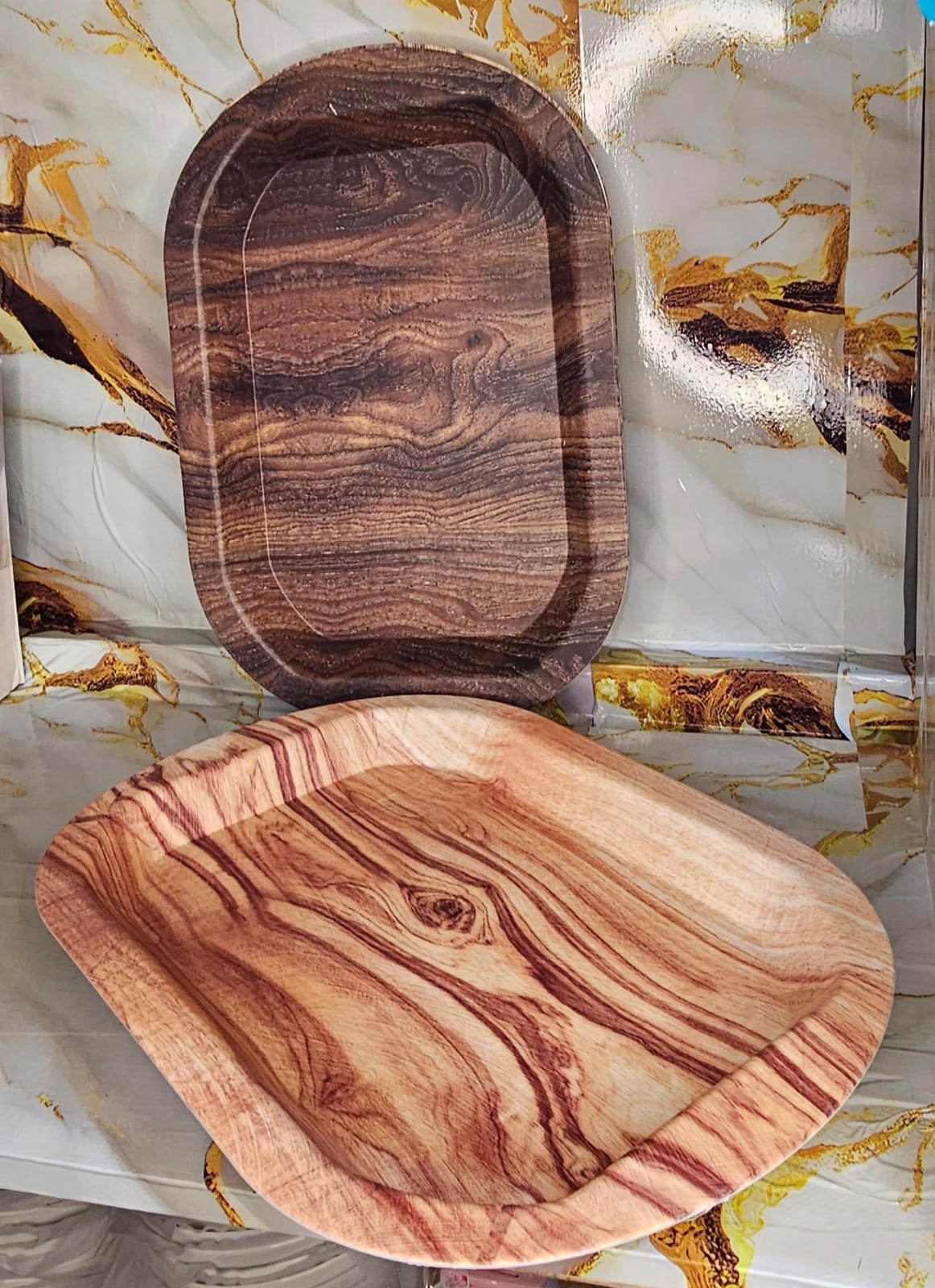 Plastic tray