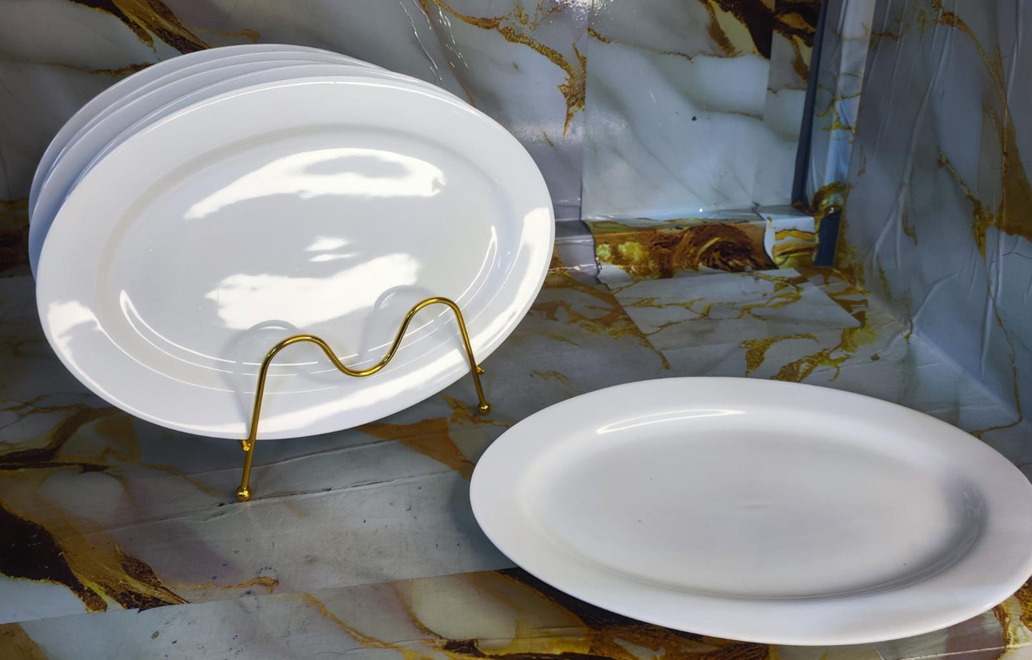 Ceramic oval plate