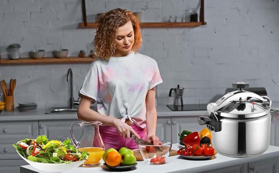 2 Handle Non Explosive Pressure Cookers, 7 LITERS Capacity Stainless Steel Pressure Cooker &amp; Super Safety Lock Explosion-proof, Suitable For All Hob Types