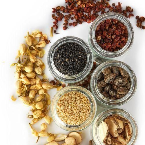 Rotating Spice Rack with 12 Glass Jars/Spice Shelves