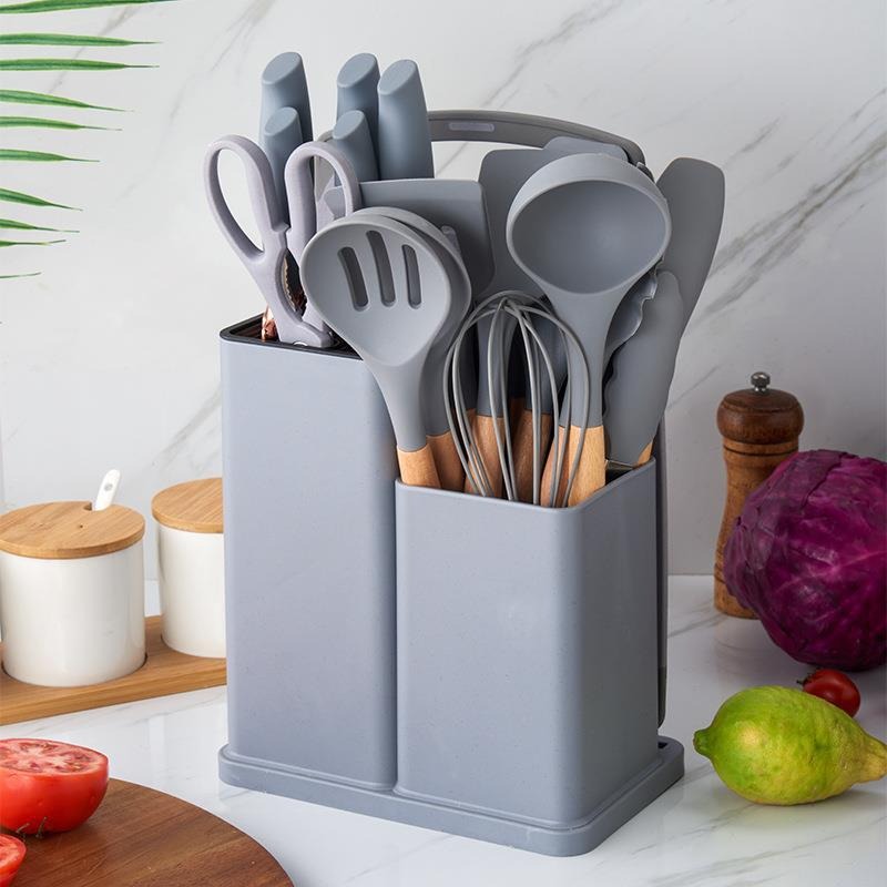 19 pcs Silicon spoons with knives and chopping board.