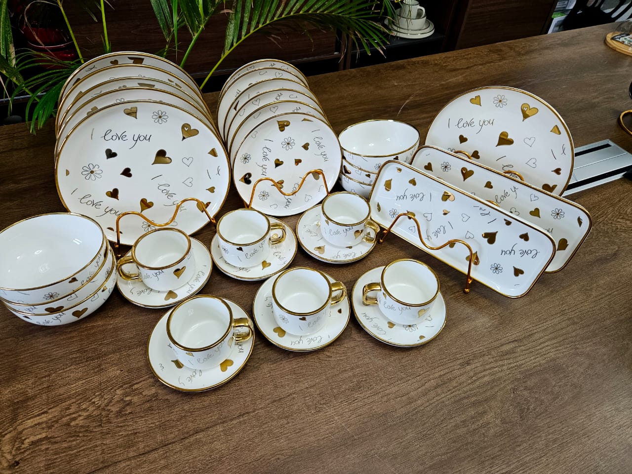 32pcs Beautiful Elegant Porcelain Dinner Set Transform Your Dining Table