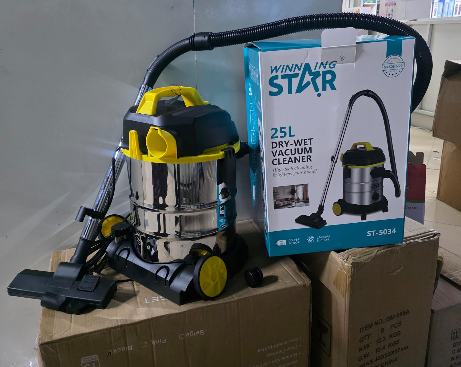 Wet and dry 25 ltrs winning STAR  vacuum cleaner