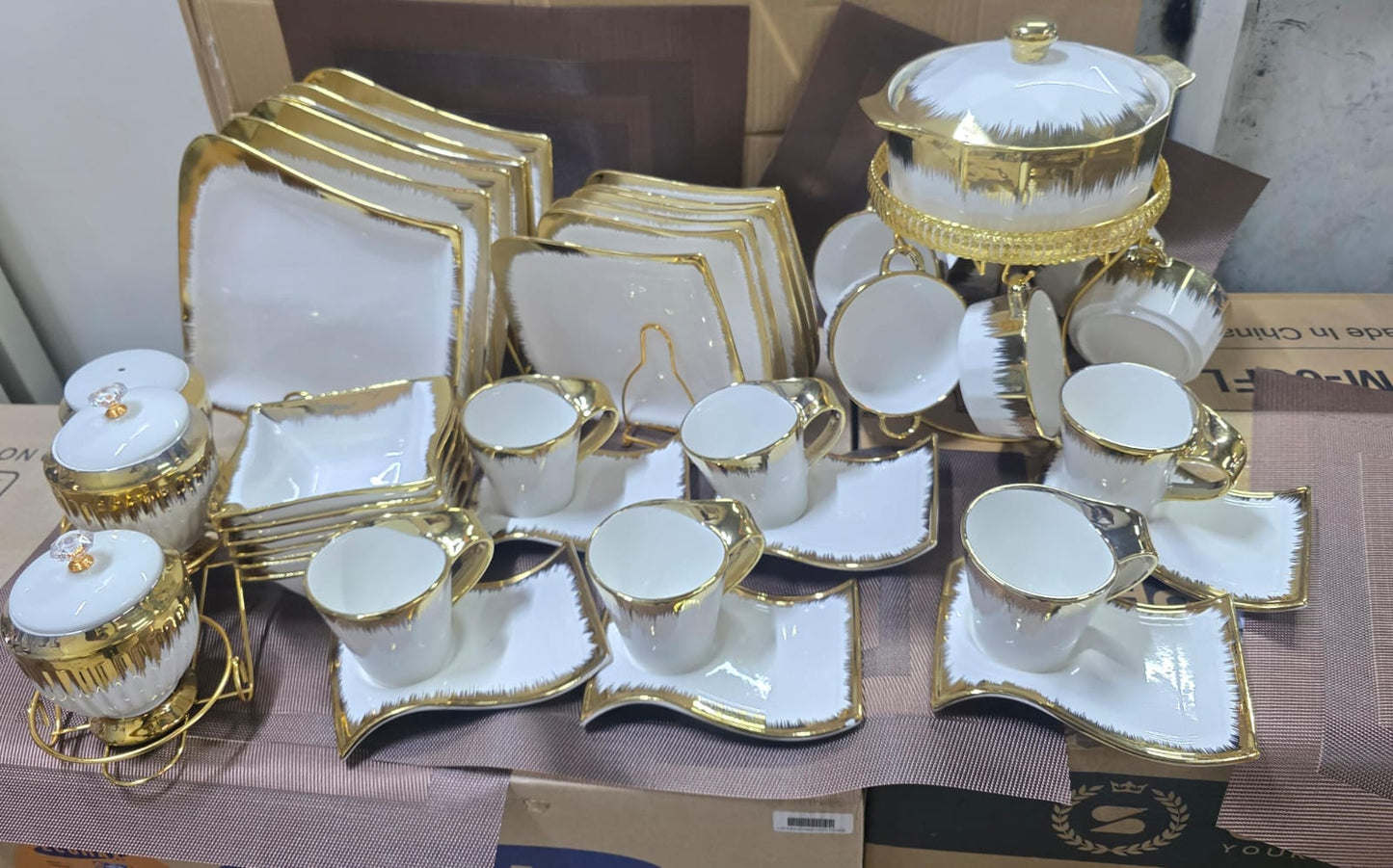34 pcs gold ring shaded square dinner set
