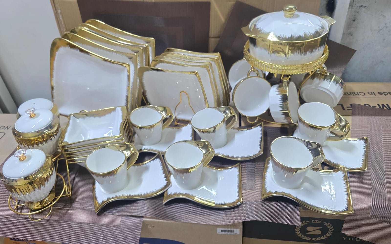 34 pcs gold ring shaded square dinner set