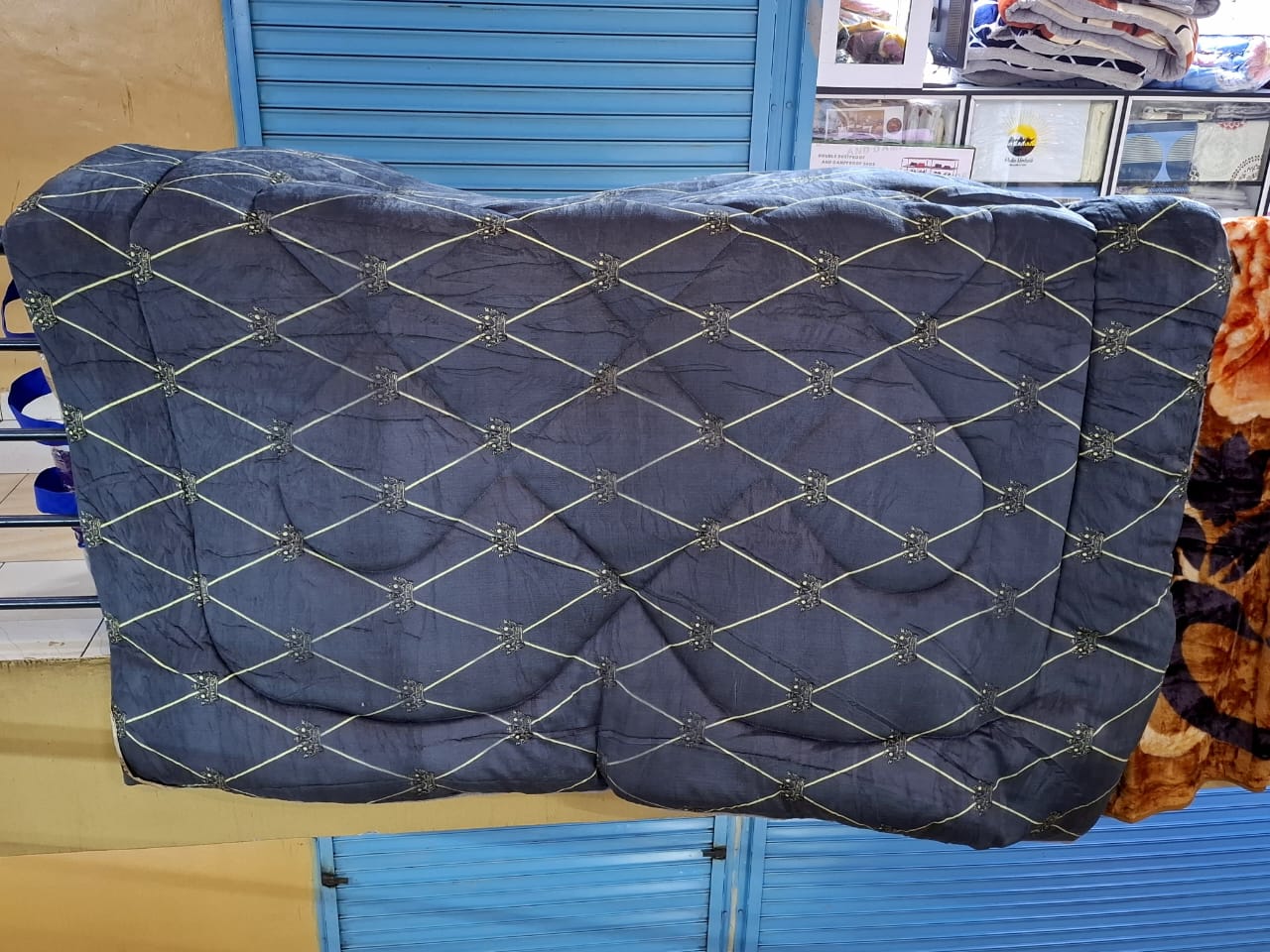 *Available single woolen duvet*