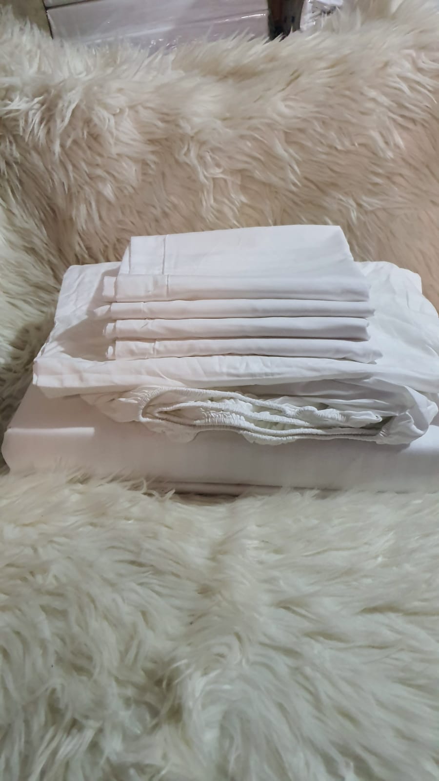Fitted bedsheet stripped