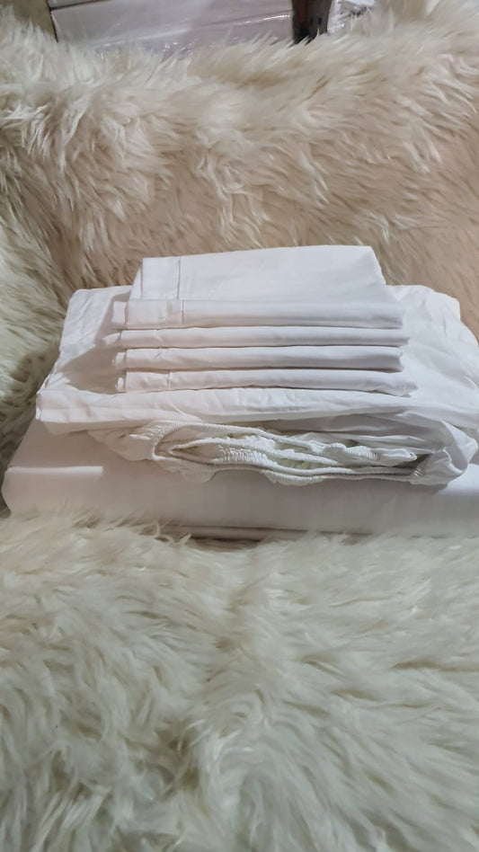 Fitted bedsheet stripped
