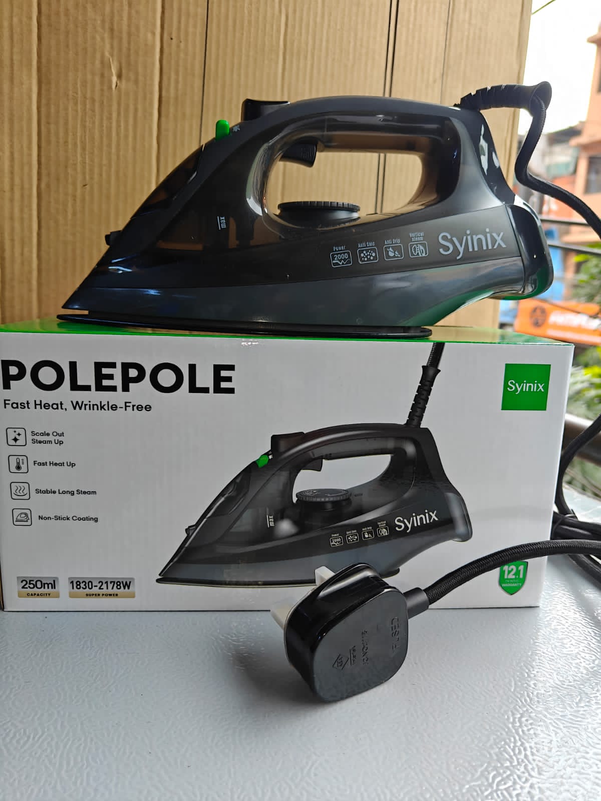 Syinix steam iron box