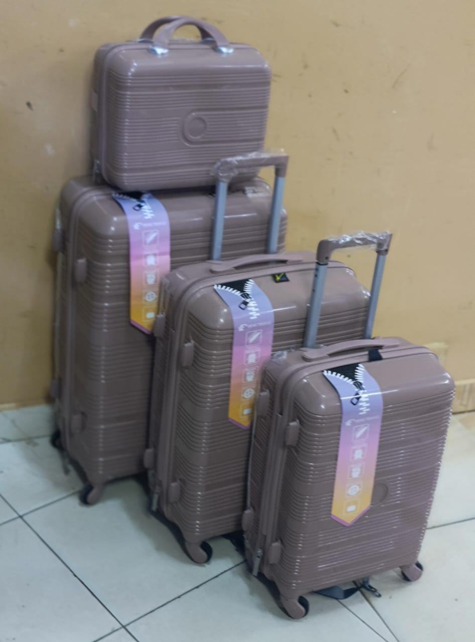 *4 in 1 Luxurious unbreakable Suitcase*