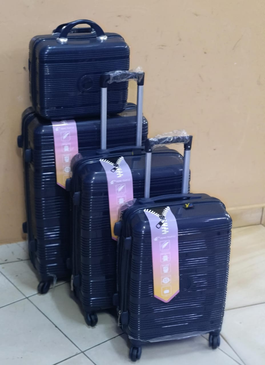 *4 in 1 Luxurious unbreakable Suitcase*