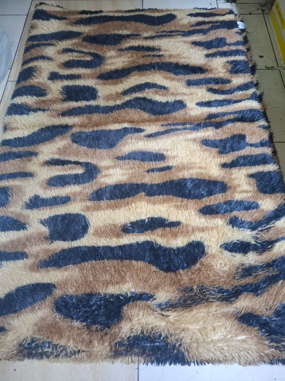 Fluffy carpet 7x10