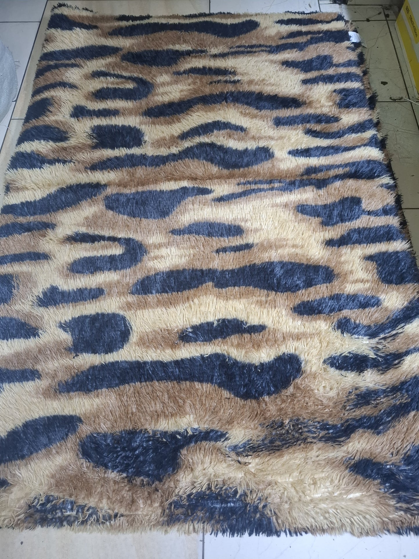 Fluffy carpet 7x10